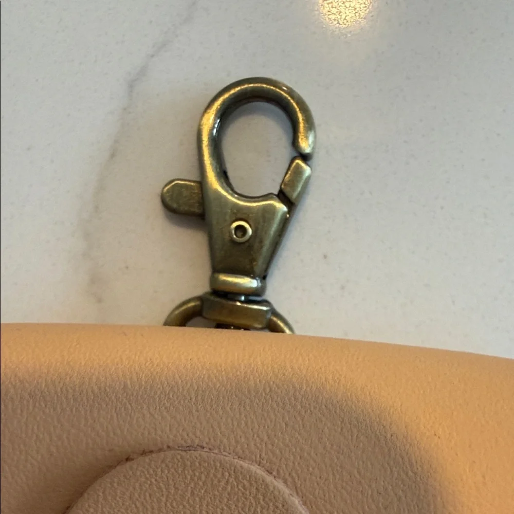 Portland Leather Flower AirPod Keychain Pouch - Picture 3 of 6